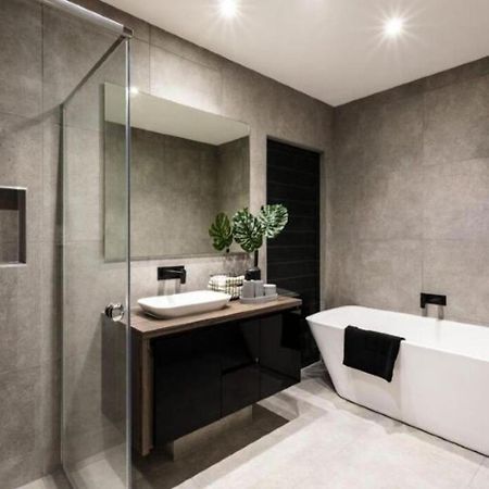 Hotel Luxe Manor Near Delhi Airport نيودلهي المظهر الخارجي الصورة