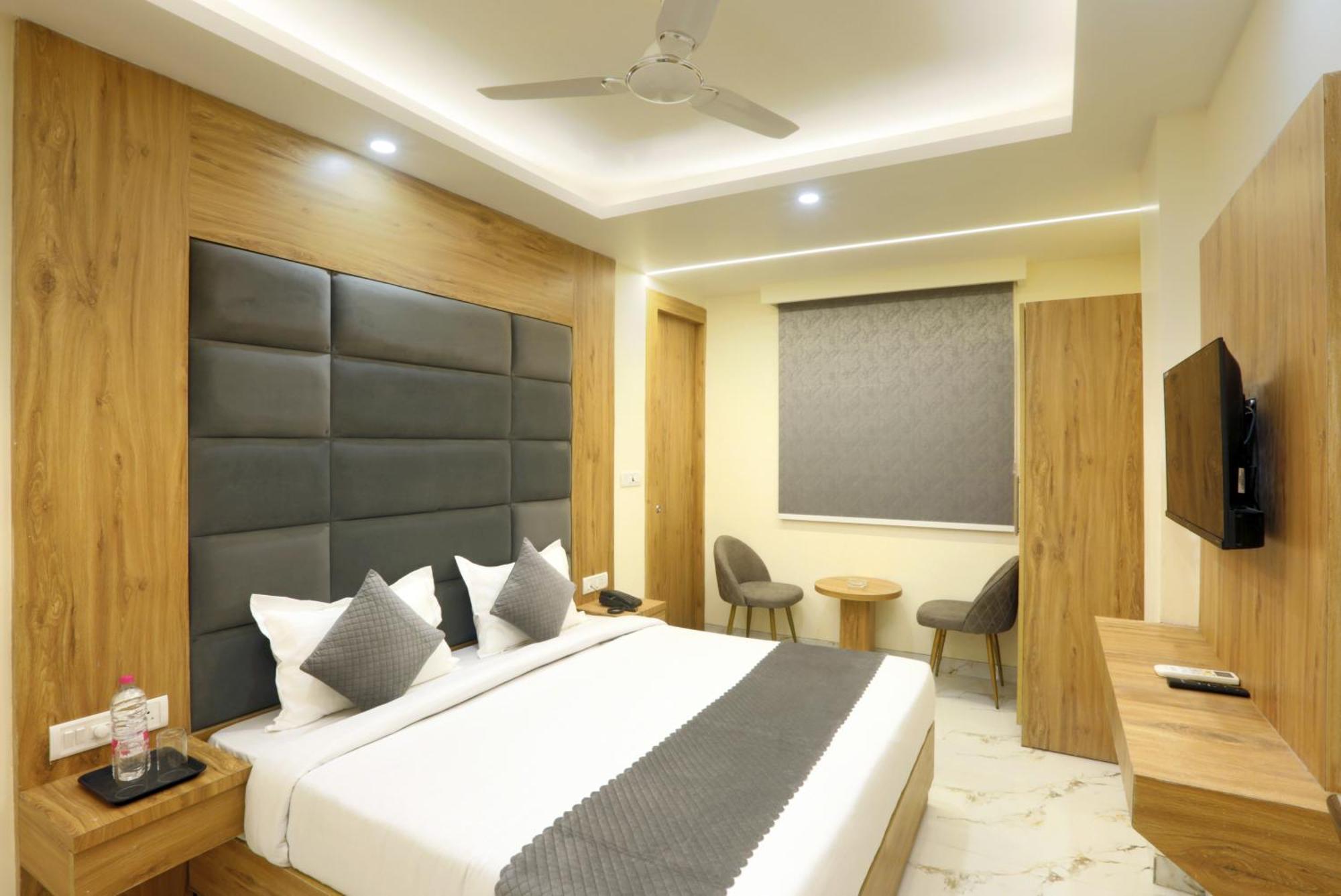 Hotel Luxe Manor Near Delhi Airport نيودلهي المظهر الخارجي الصورة