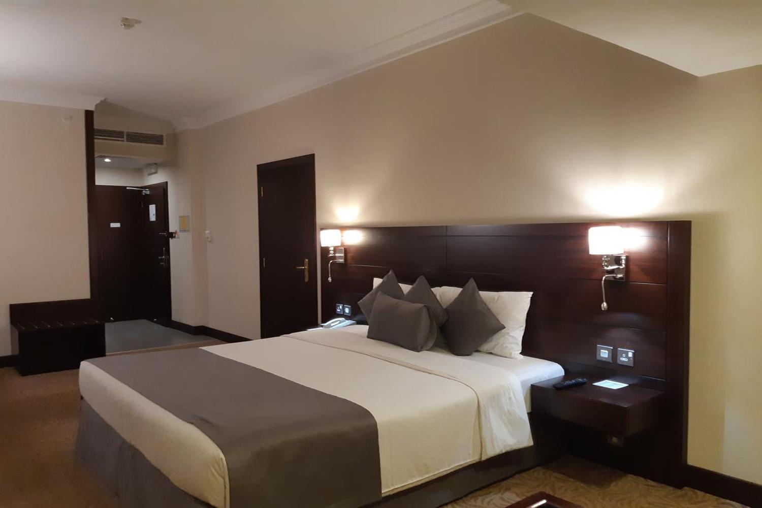 Hotel Luxe Manor Near Delhi Airport نيودلهي المظهر الخارجي الصورة